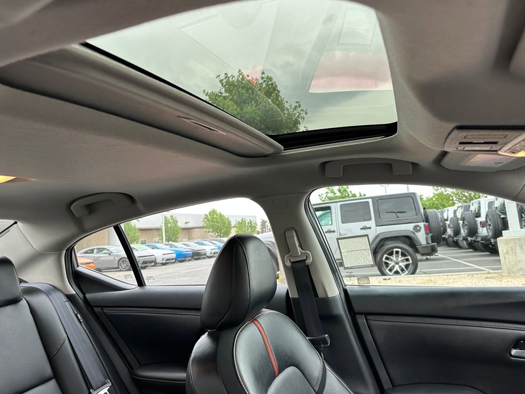 Used 2023 Nissan Sentra SR w/ SR Premium Package image 17