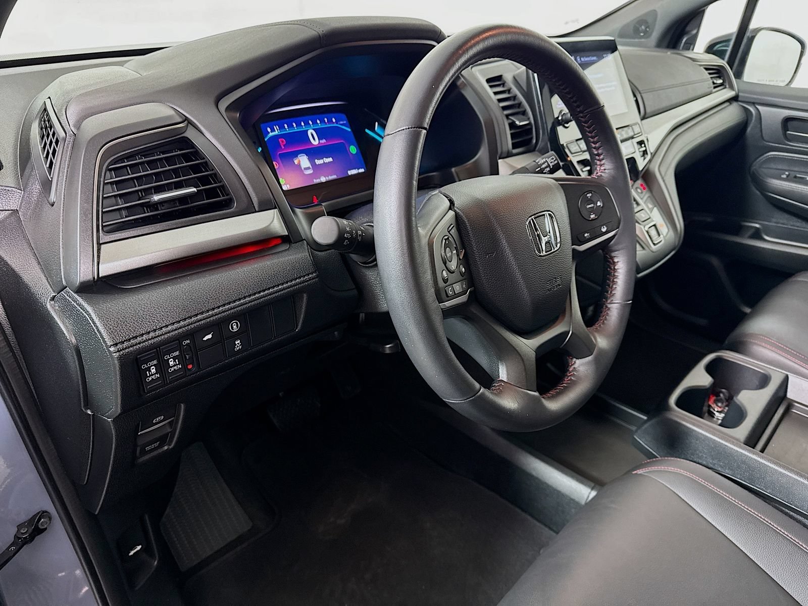 Used 2023 Honda Odyssey Sport image 11