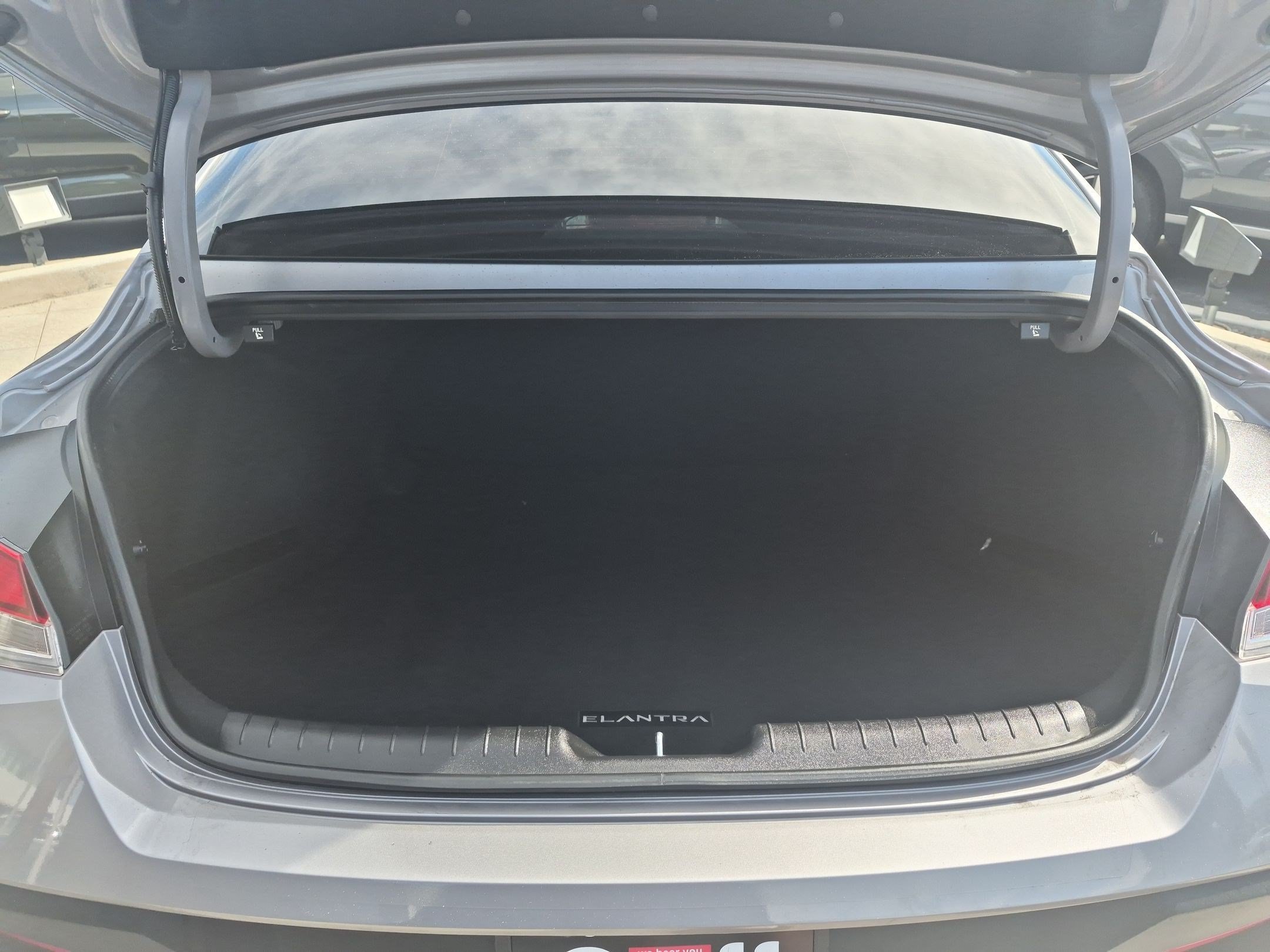 Certified 2025 Hyundai Elantra SE w/ Cargo Package FWD image 27