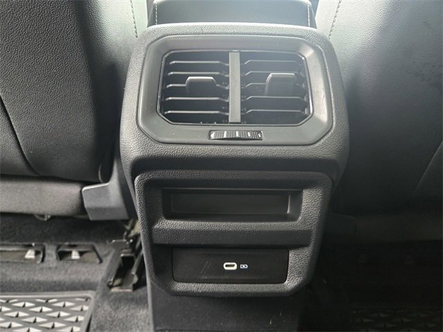 Used 2022 Volkswagen Taos SE w/ Panoramic Sunroof Package image 15
