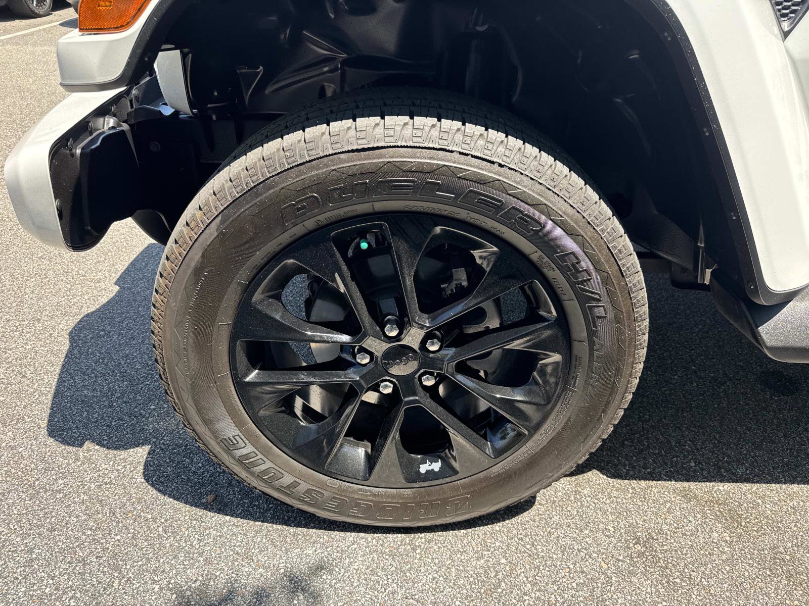 Used 2022 Jeep Wrangler Unlimited Sahara AWD/4WD image 10