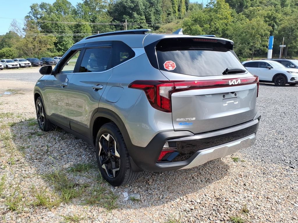 Used 2024 Kia Seltos EX AWD/4WD image 6