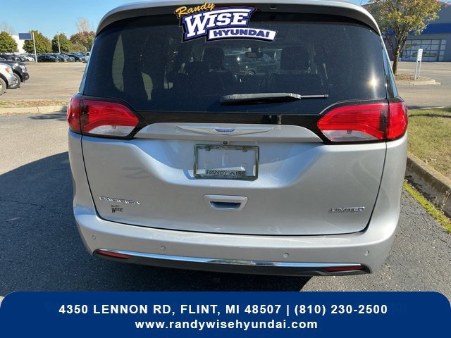 Used 2018 Chrysler Pacifica Limited FWD image 10