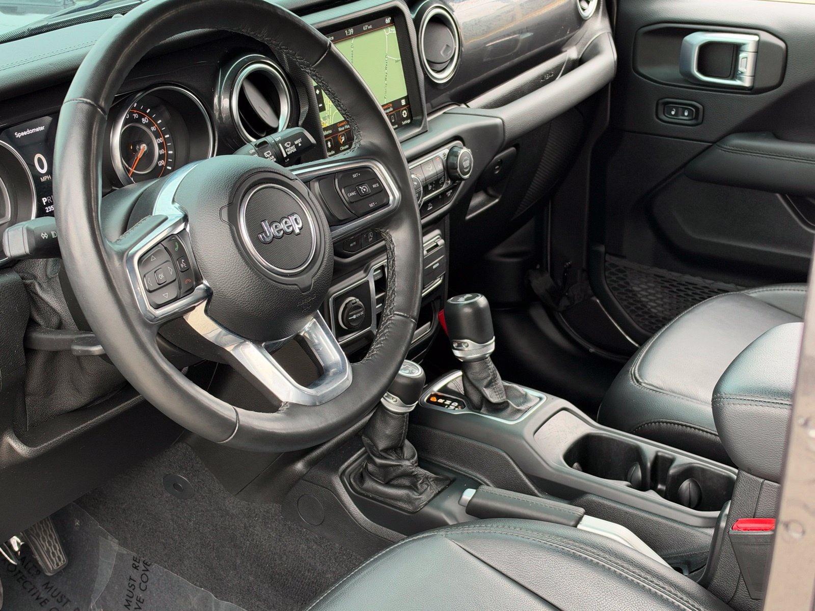 Used 2021 Jeep Wrangler Unlimited Sahara AWD/4WD image 3
