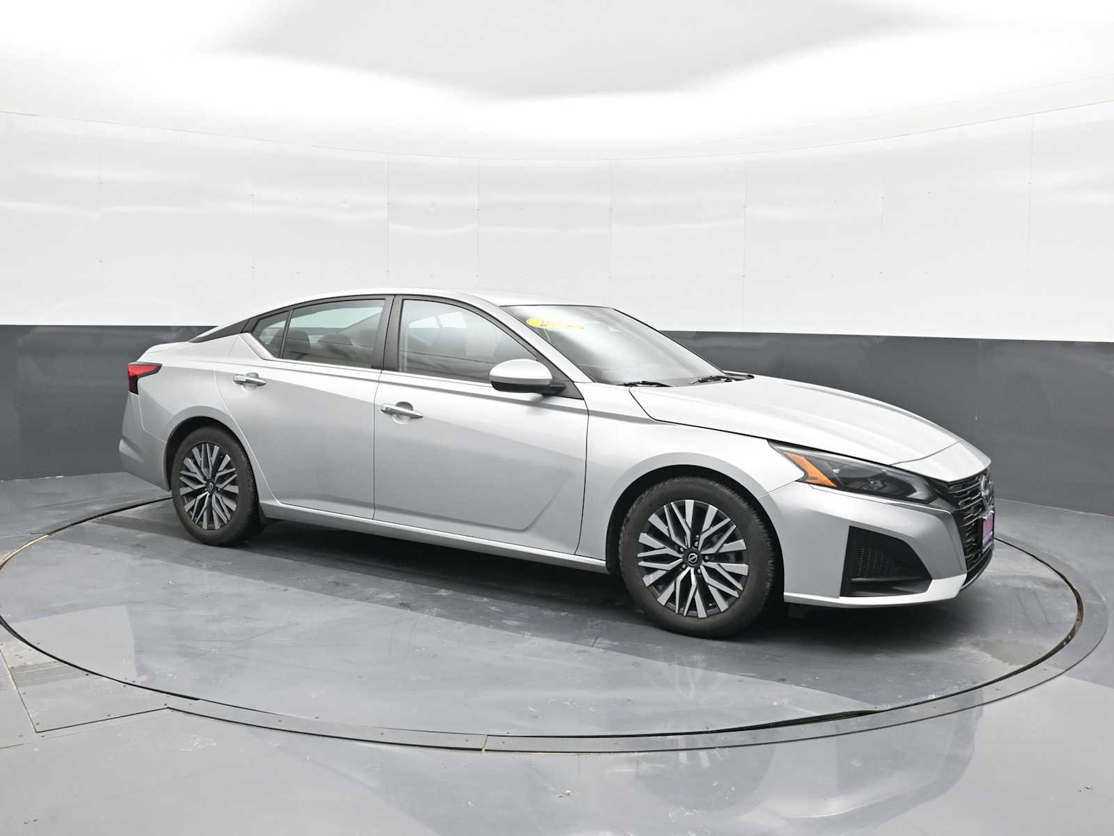 Used 2023 Nissan Altima 2.5 SV