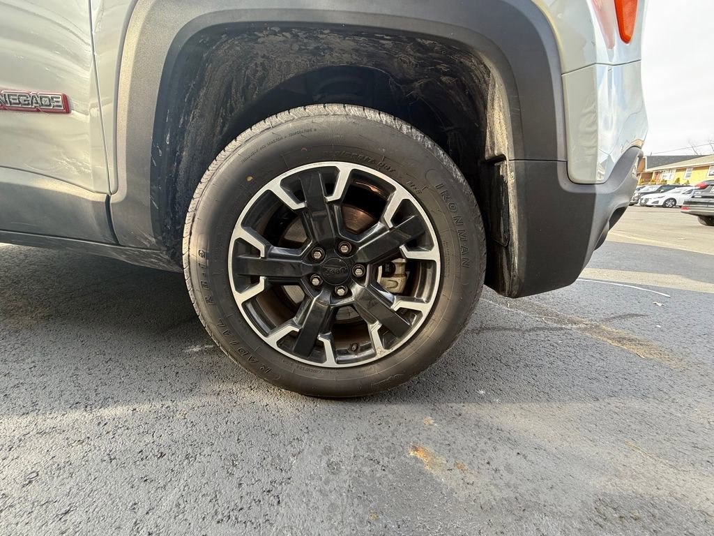 Used 2023 Jeep Renegade Trailhawk image 4