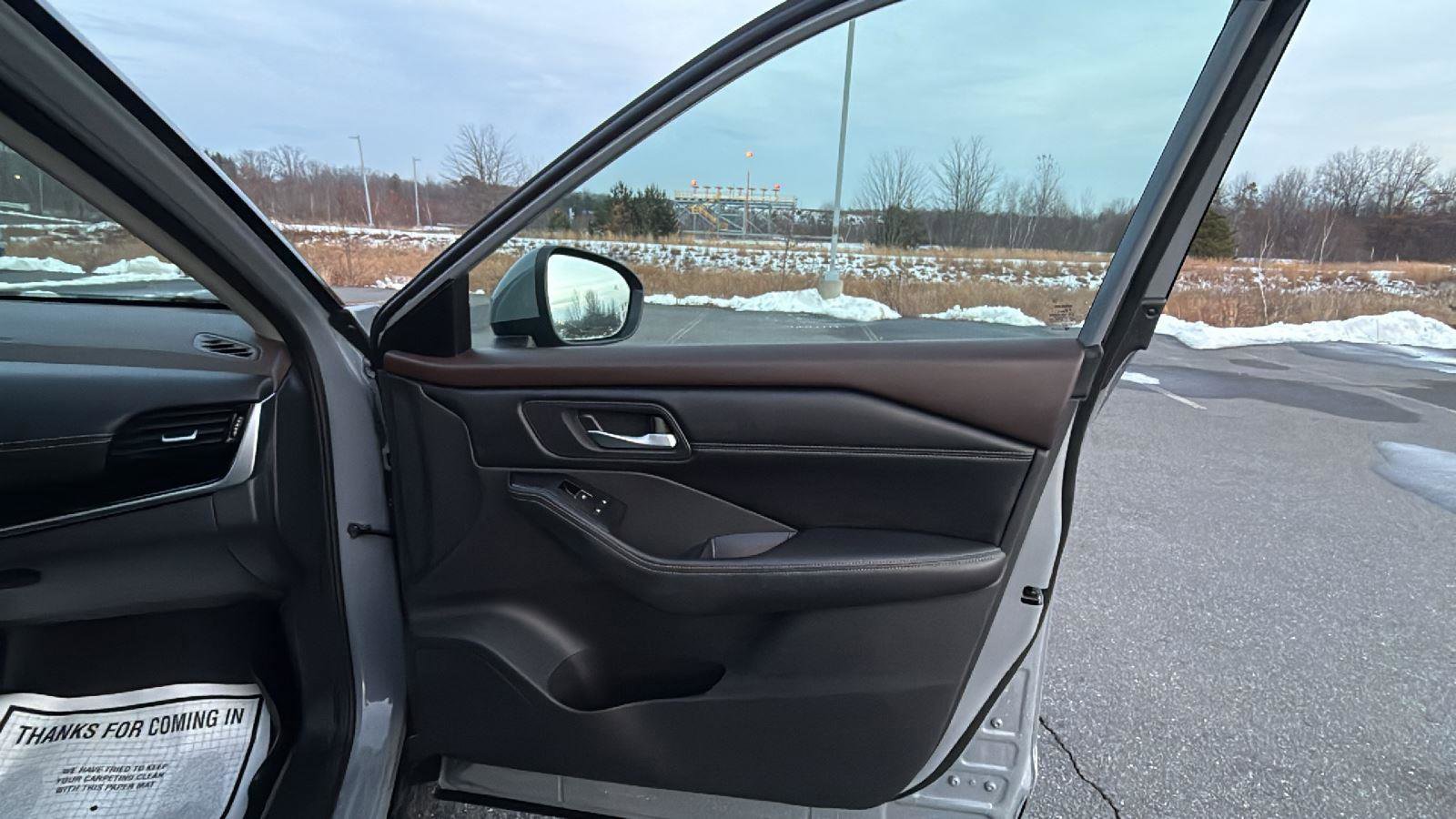 Used 2022 Nissan Rogue SL w/ SL Premium Package image 17