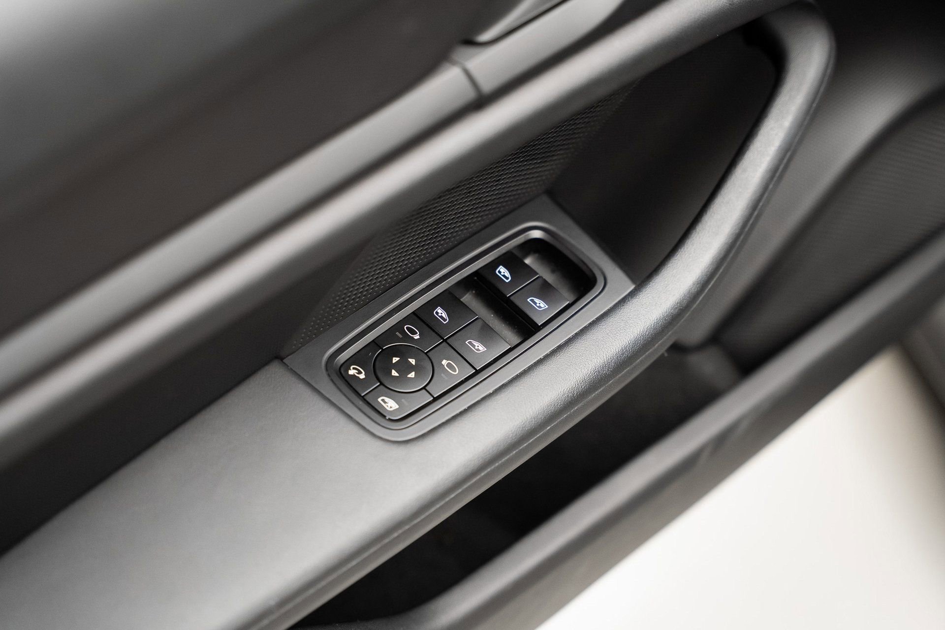 Used 2022 Porsche Taycan image 51