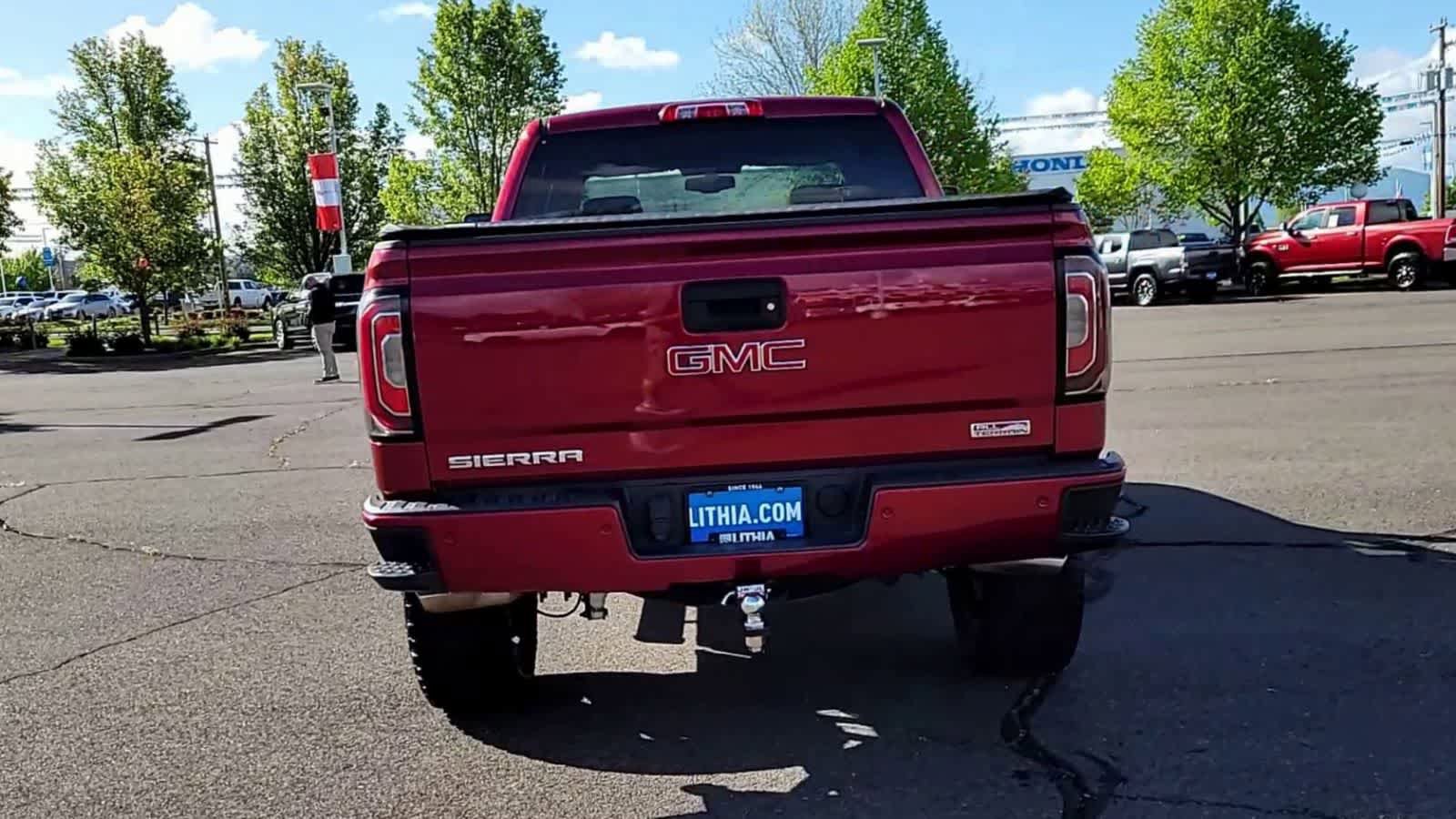 Used 2018 GMC Sierra 1500 SLT w/ All Terrain Package AWD/4WD image 7
