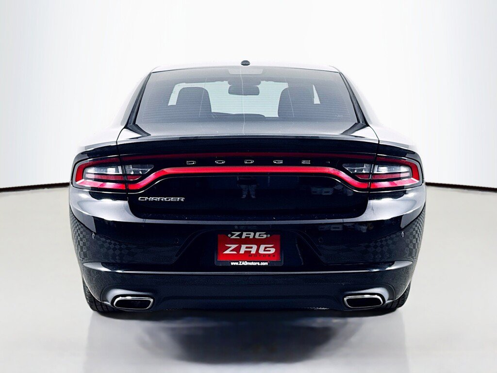 Used 2016 Dodge Charger SE w/ Popular Equipment Group RWD image 4