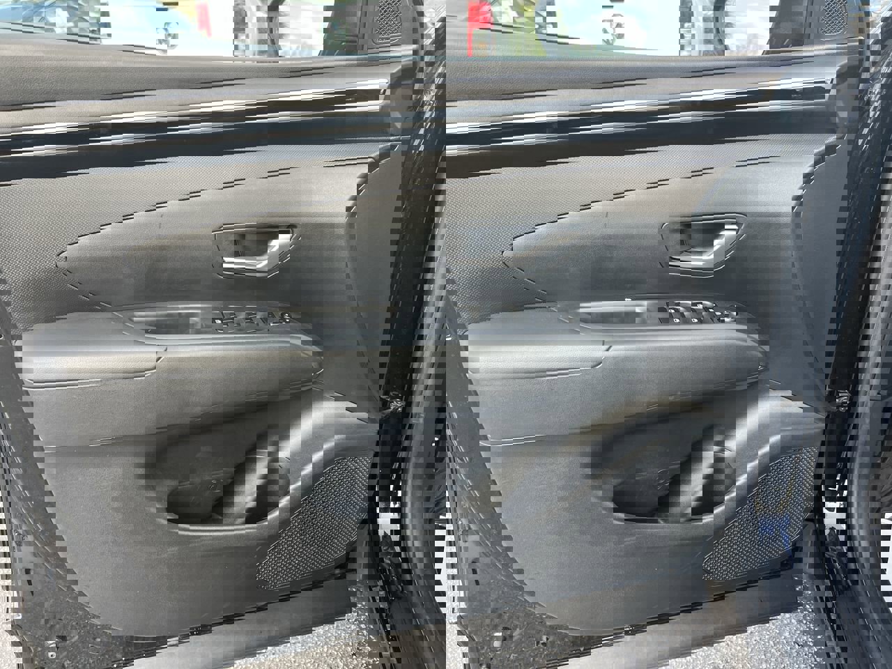 Used 2023 Hyundai Tucson SE image 14