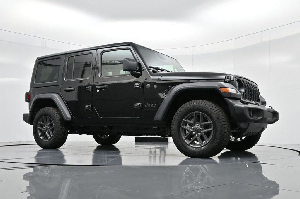 Used 2024 Jeep Wrangler Unlimited Sport AWD/4WD image 5