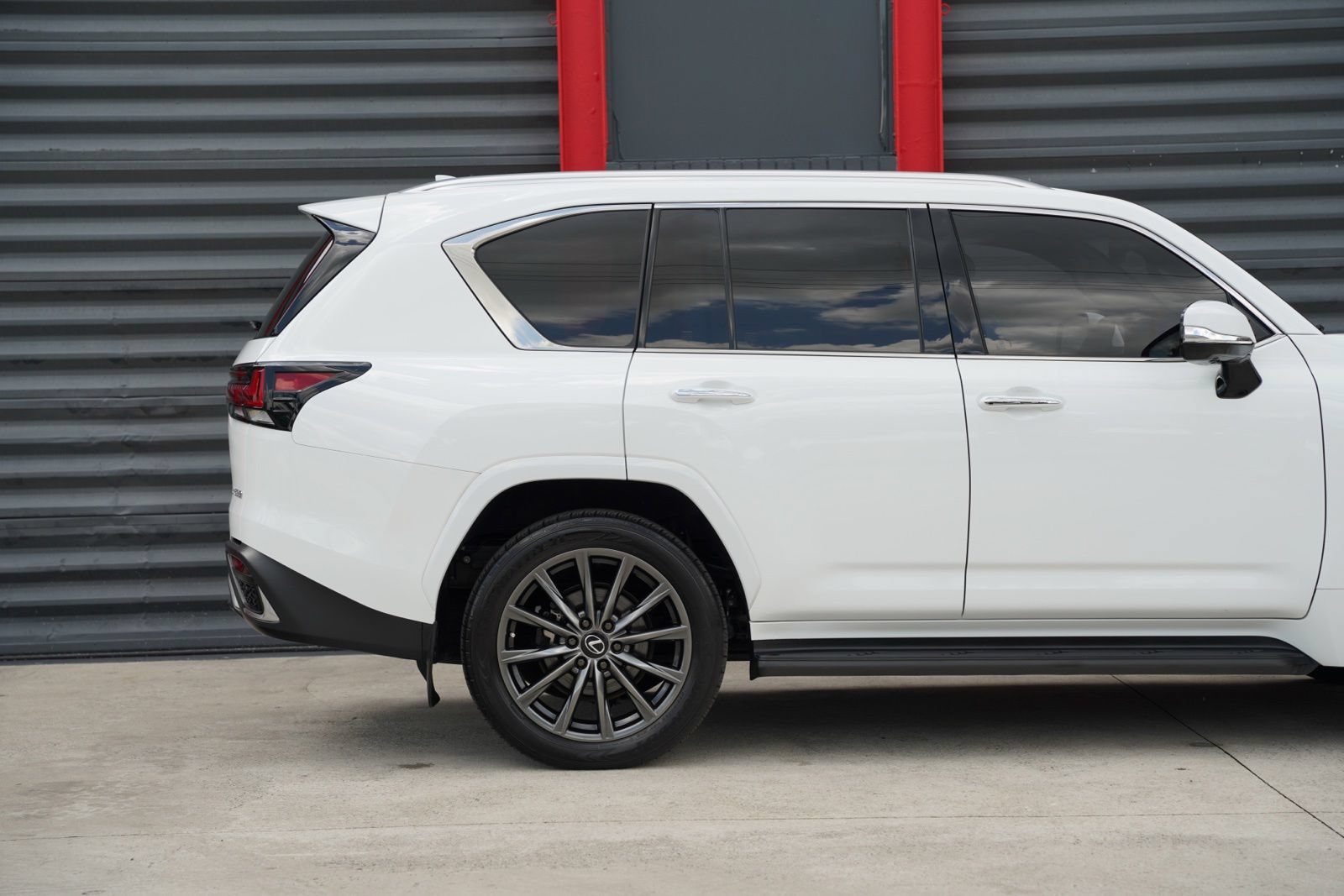 Used 2024 Lexus LX 600 F Sport AWD/4WD image 3
