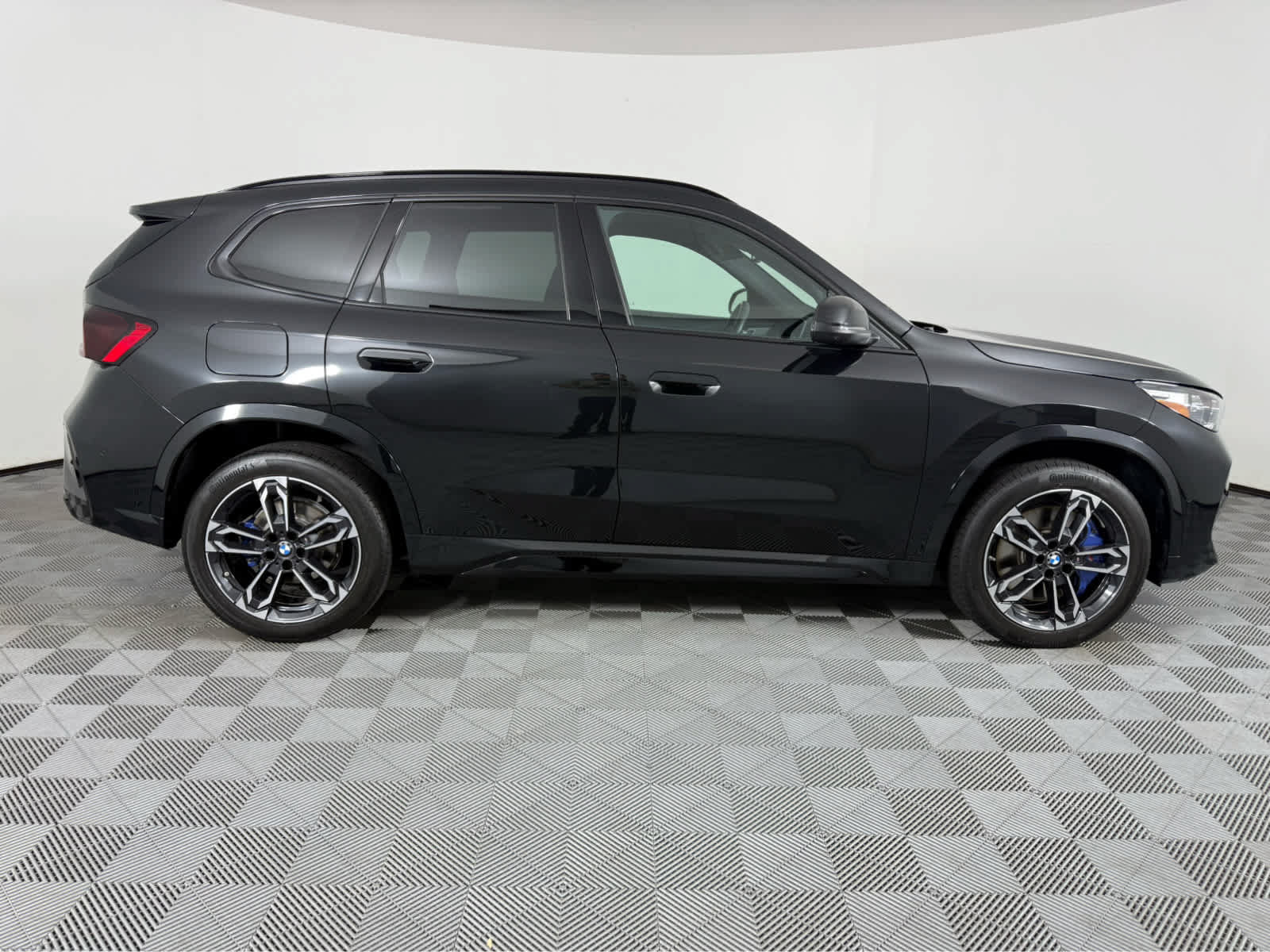 Used 2025 BMW X1 xDrive28i w/ Premium Package AWD/4WD image 2
