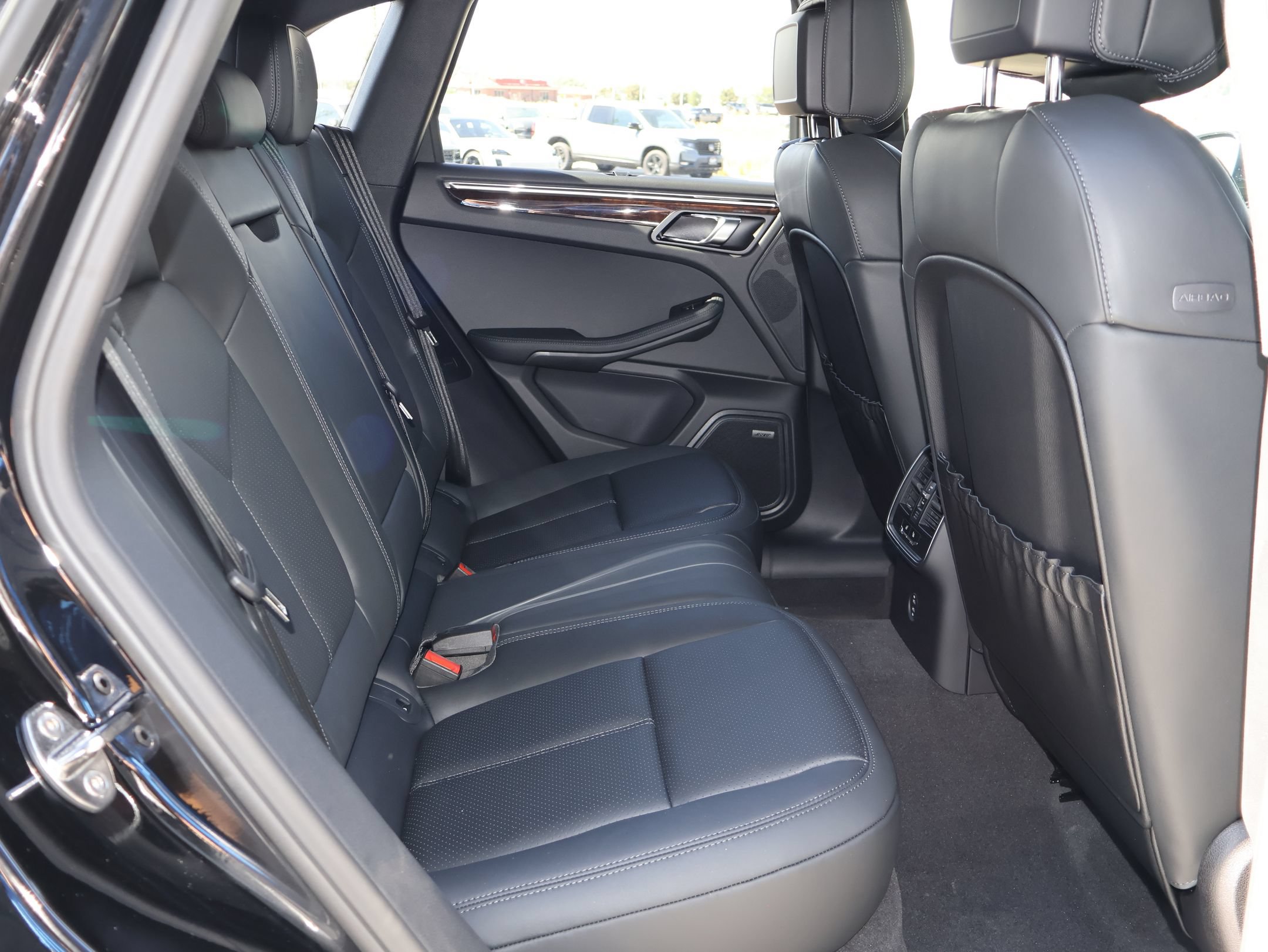 New 2026 Porsche Macan AWD/4WD image 28