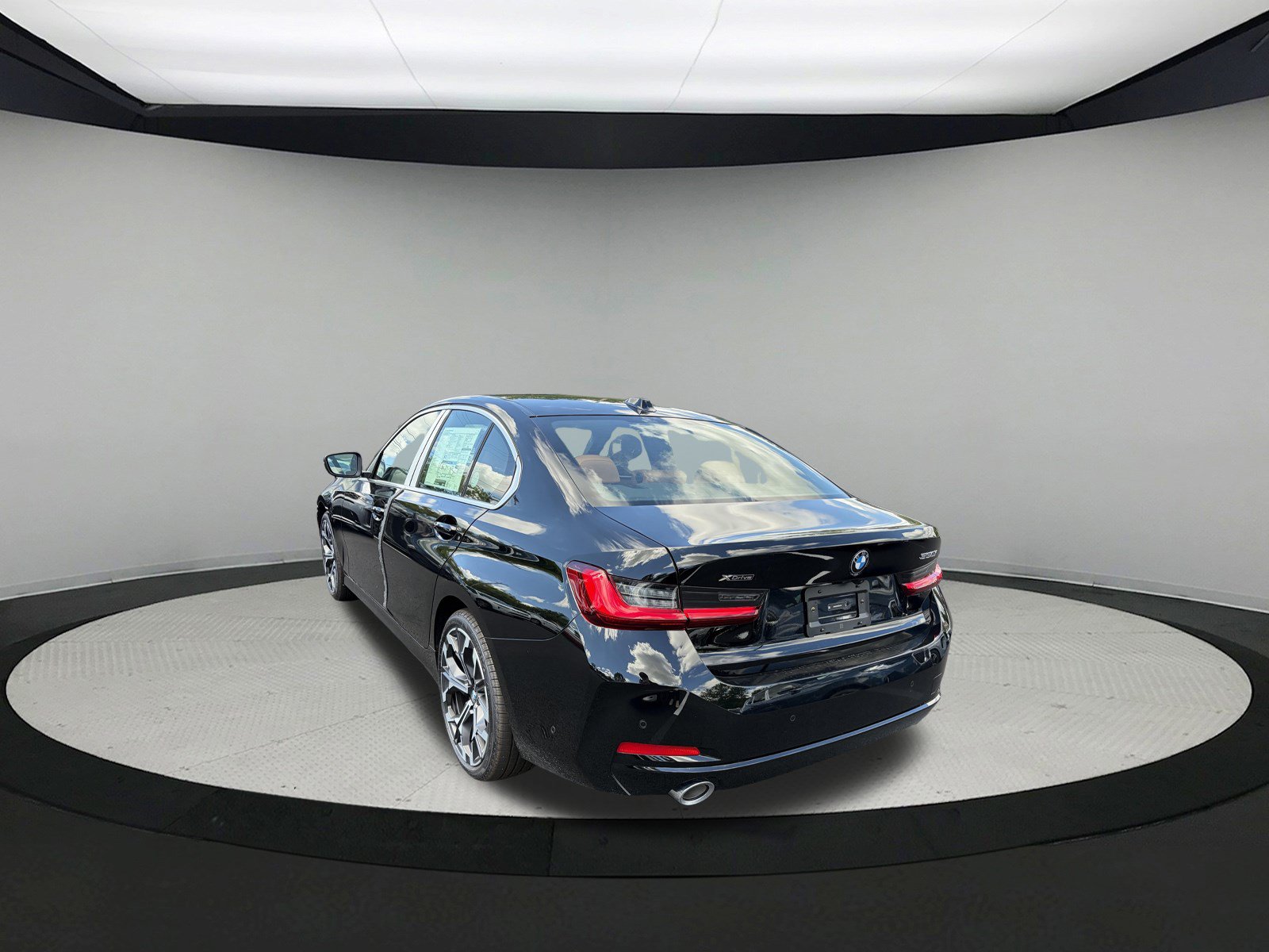 Used 2026 BMW 330i xDrive Sedan w/ Premium Package AWD/4WD image 5