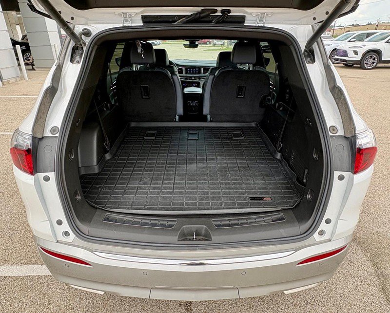 Used 2022 Buick Enclave Essence w/ Experience Buick Package FWD image 6