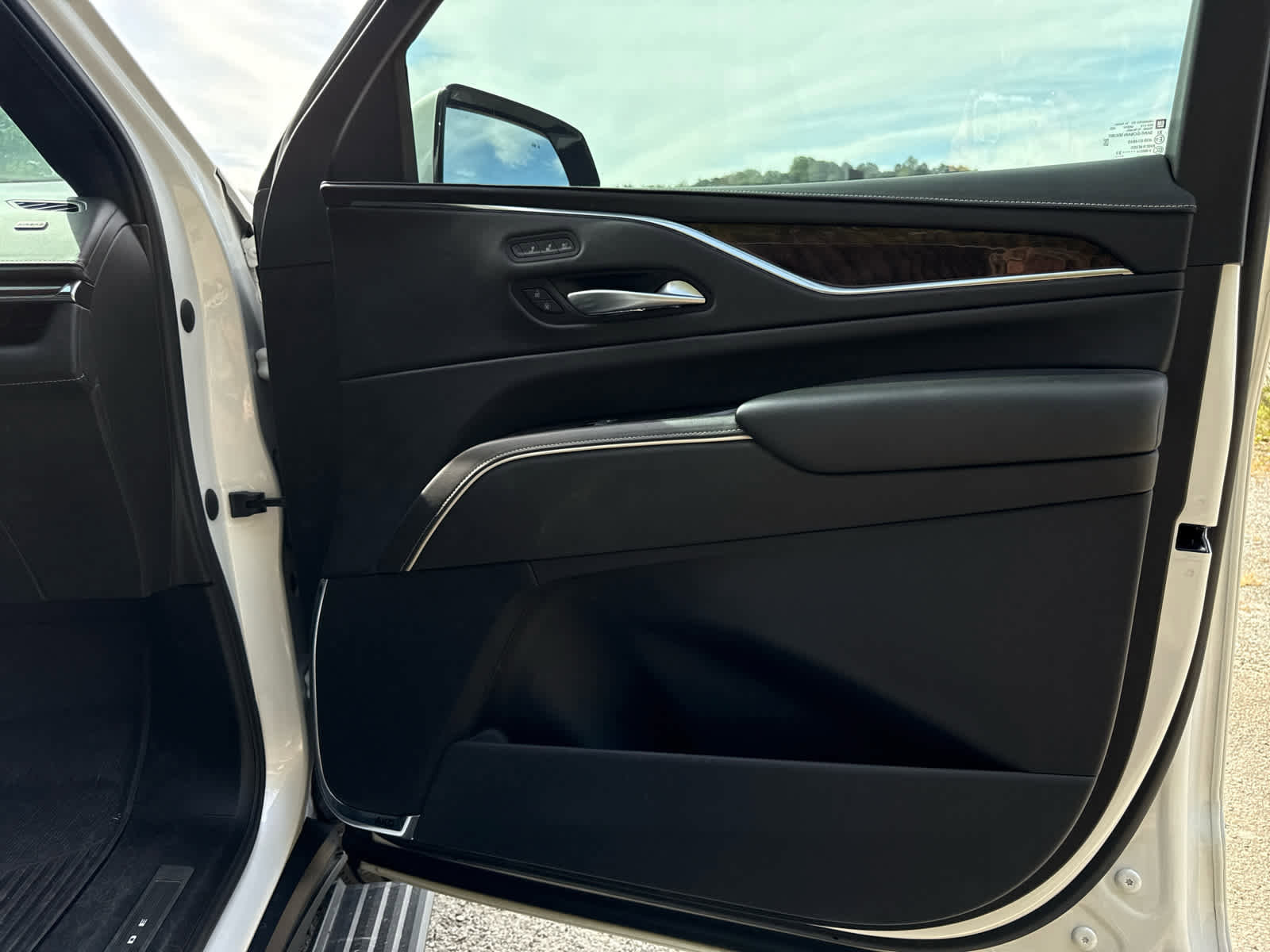 Used 2023 Cadillac Escalade Sport Platinum w/ LPO, ONYX Package image 33