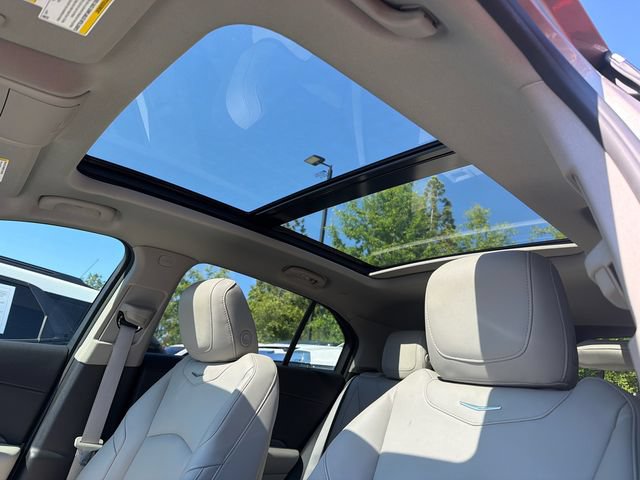 Used 2023 Cadillac XT4 Luxury w/ Cold Weather Package FWD image 33