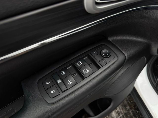 Used 2019 Jeep Grand Cherokee Limited image 14