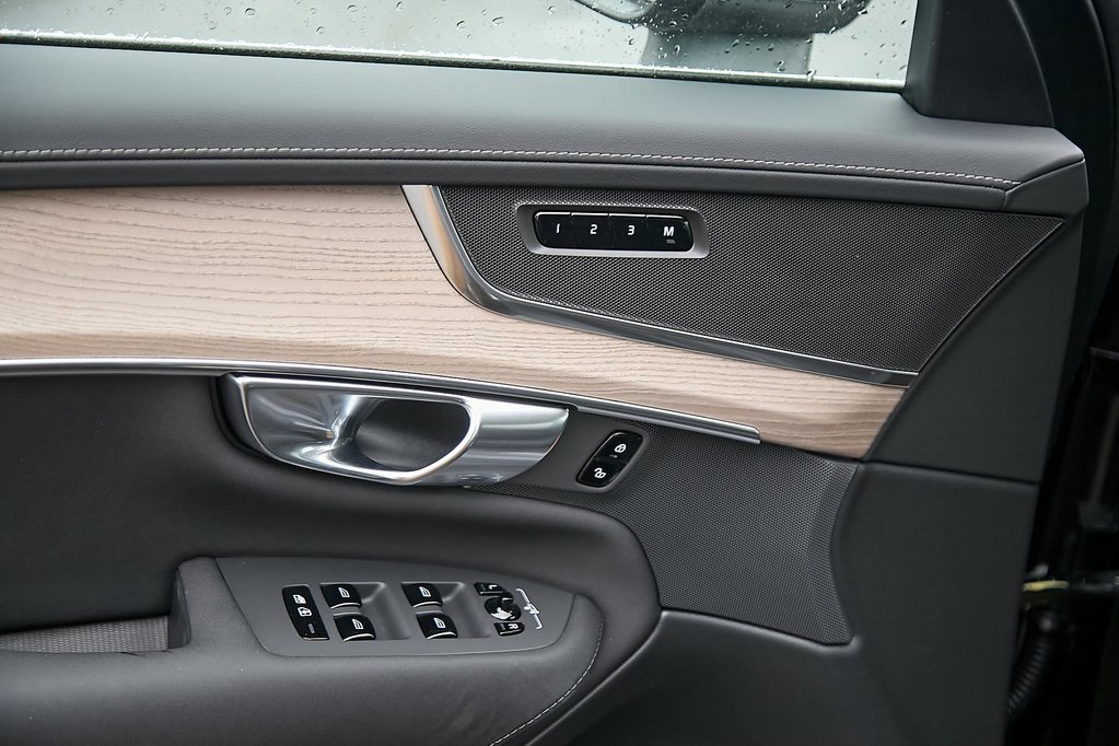 New 2025 Volvo XC90 B6 Core w/ Protection Package Premier image 11