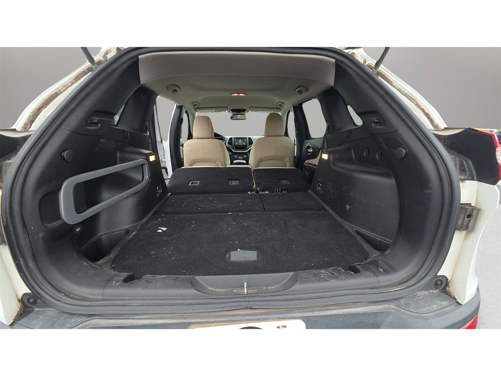 Used 2016 Jeep Cherokee Sport image 18