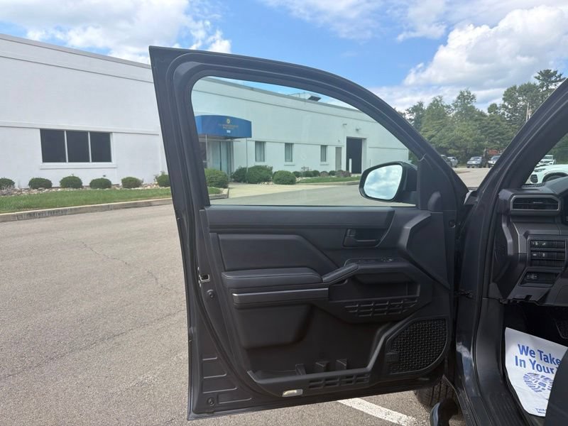 Used 2024 Toyota Tacoma SR5 AWD/4WD image 15