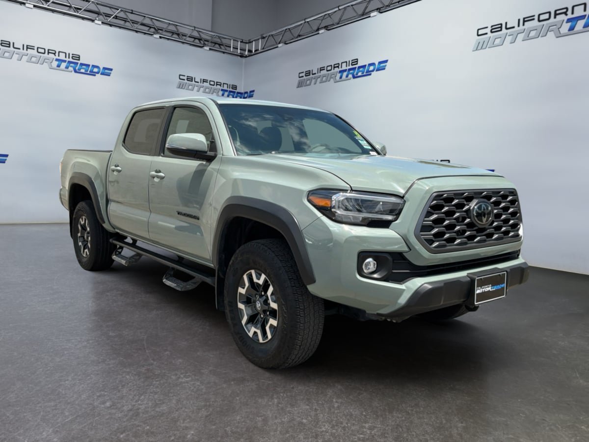 Used 2022 Toyota Tacoma TRD Off-Road w/ Technology Package AWD/4WD image 3
