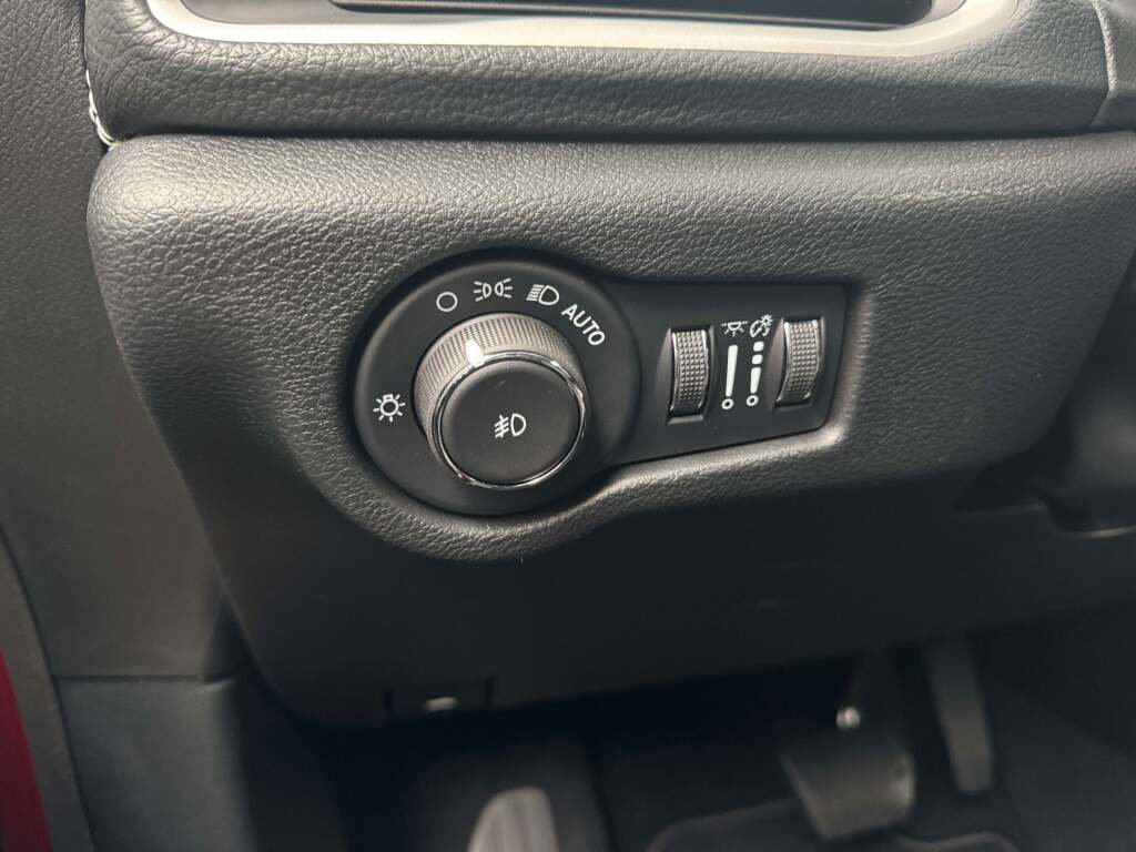 New 2026 Chrysler Pacifica Select image 29