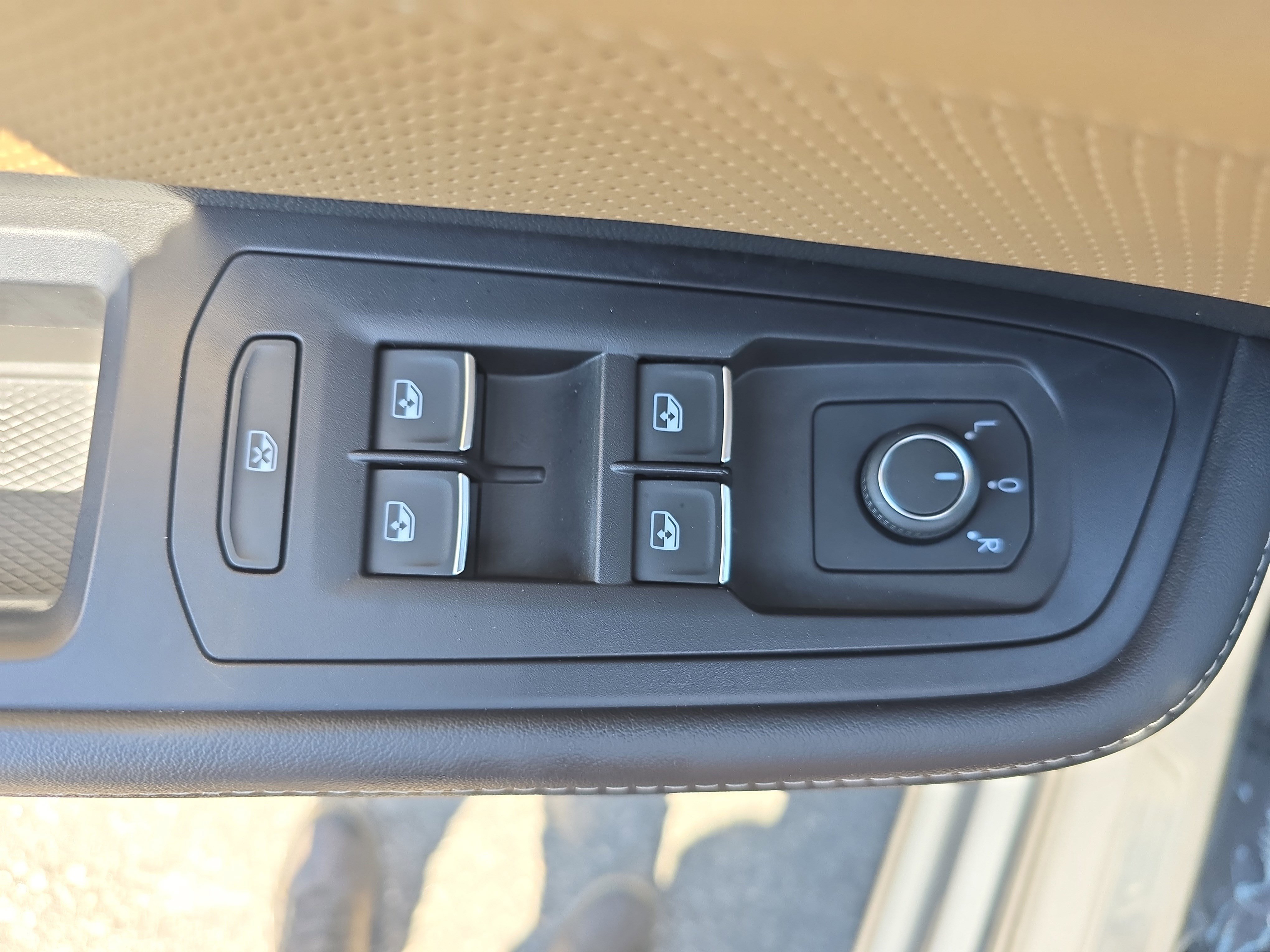 Used 2024 Volkswagen Atlas Cross Sport SE w/ Panoramic Sunroof Package image 26