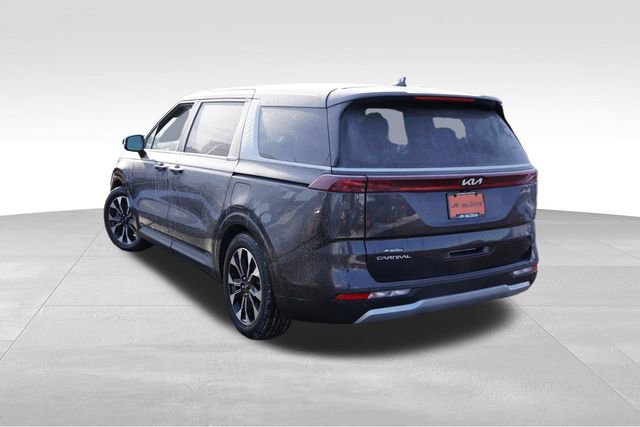 Used 2023 Kia Carnival EX image 7