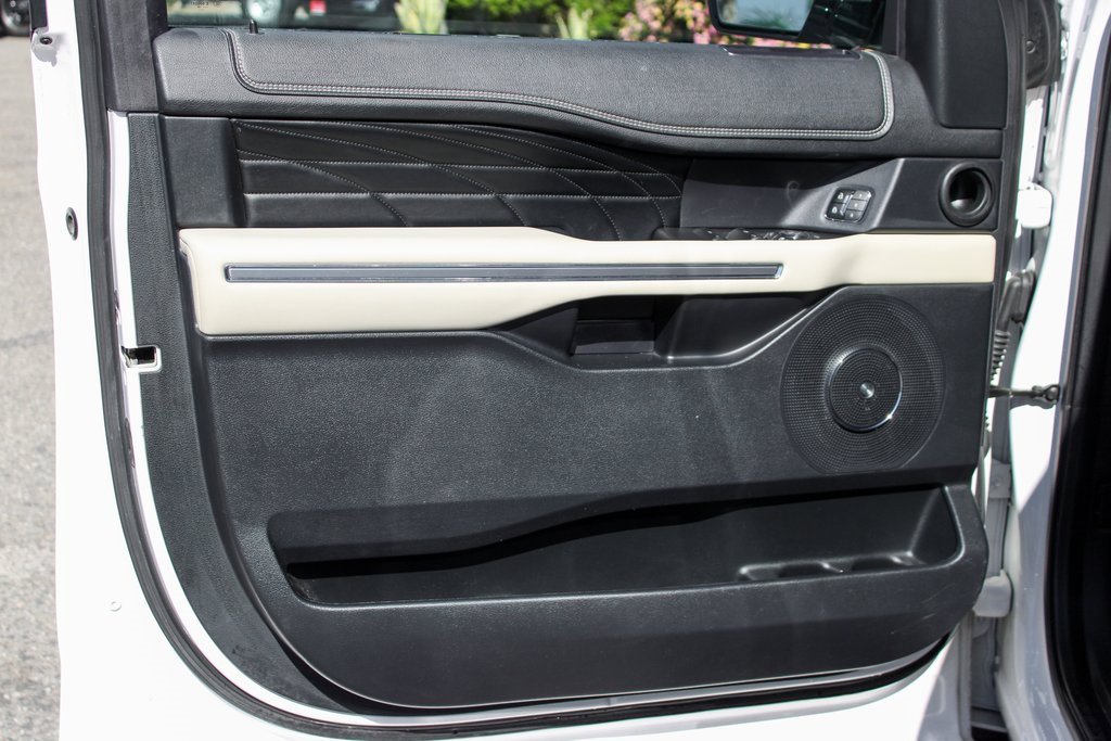 Used 2019 Ford Expedition Platinum image 14