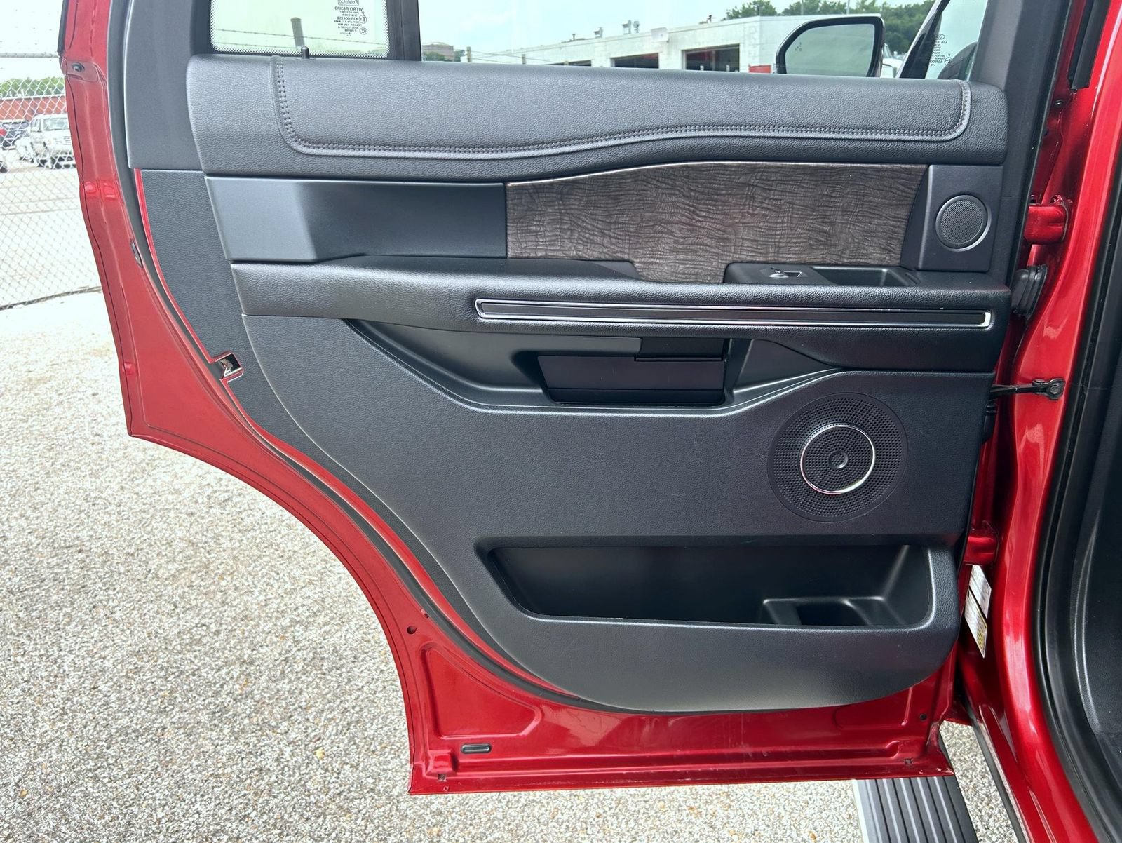 Used 2019 Ford Expedition Limited w/ Equipment Group 301A AWD/4WD image 17