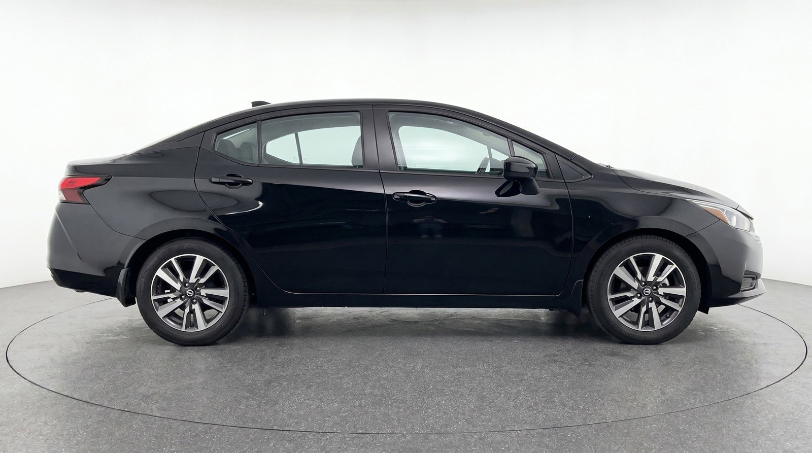 Used 2025 Nissan Versa SV FWD image 11