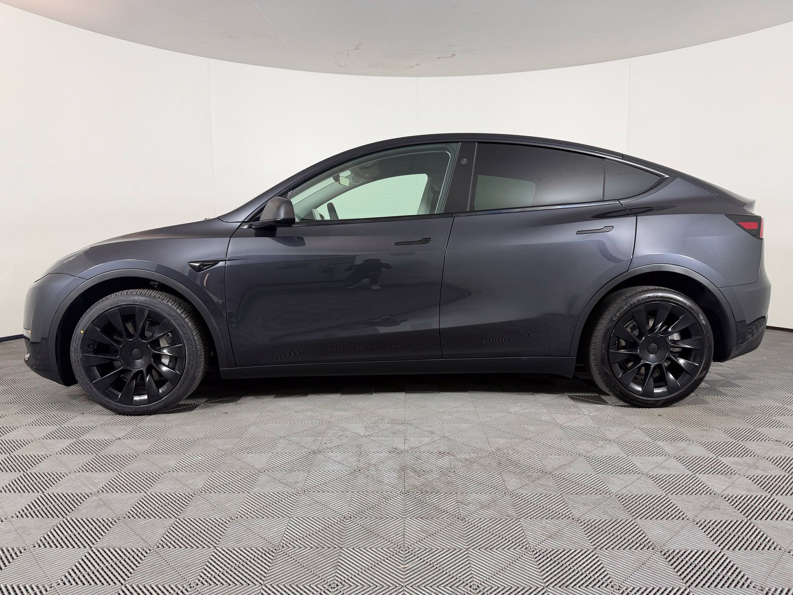 Used 2024 Tesla Model Y Long Range AWD/4WD image 6