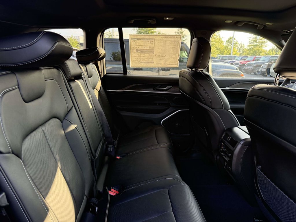 New 2026 Jeep Grand Cherokee Limited AWD/4WD image 16