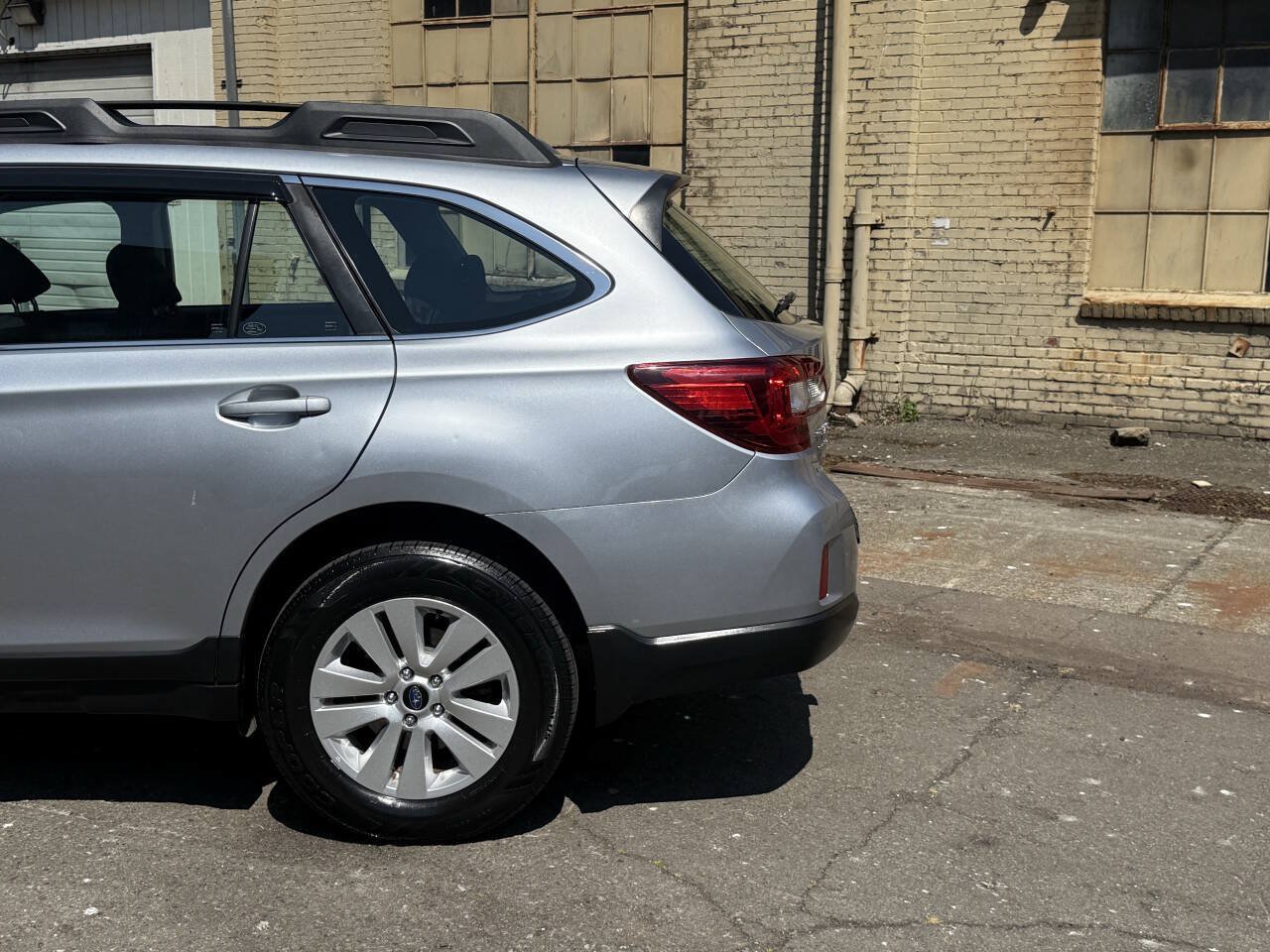 Used 2017 Subaru Outback 2.5i AWD/4WD image 19