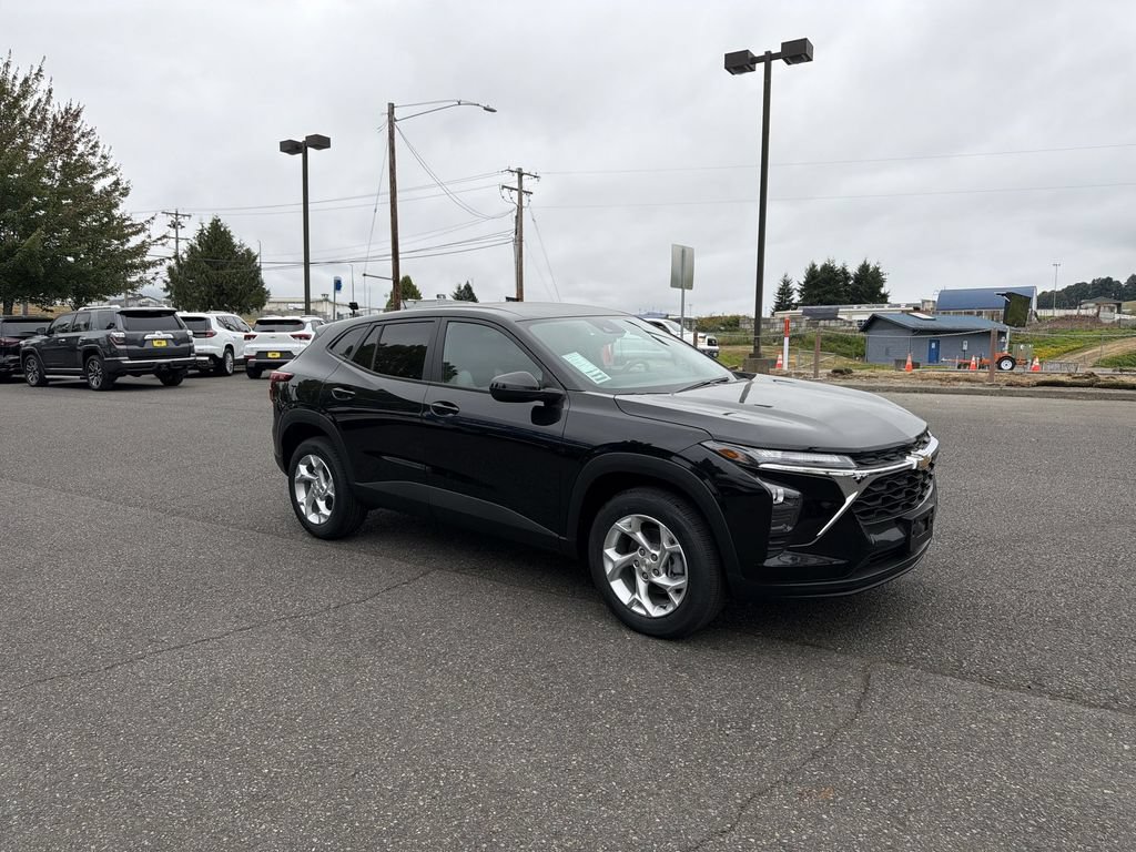New 2026 Chevrolet Trax LS w/ LS Convenience Package FWD image 3