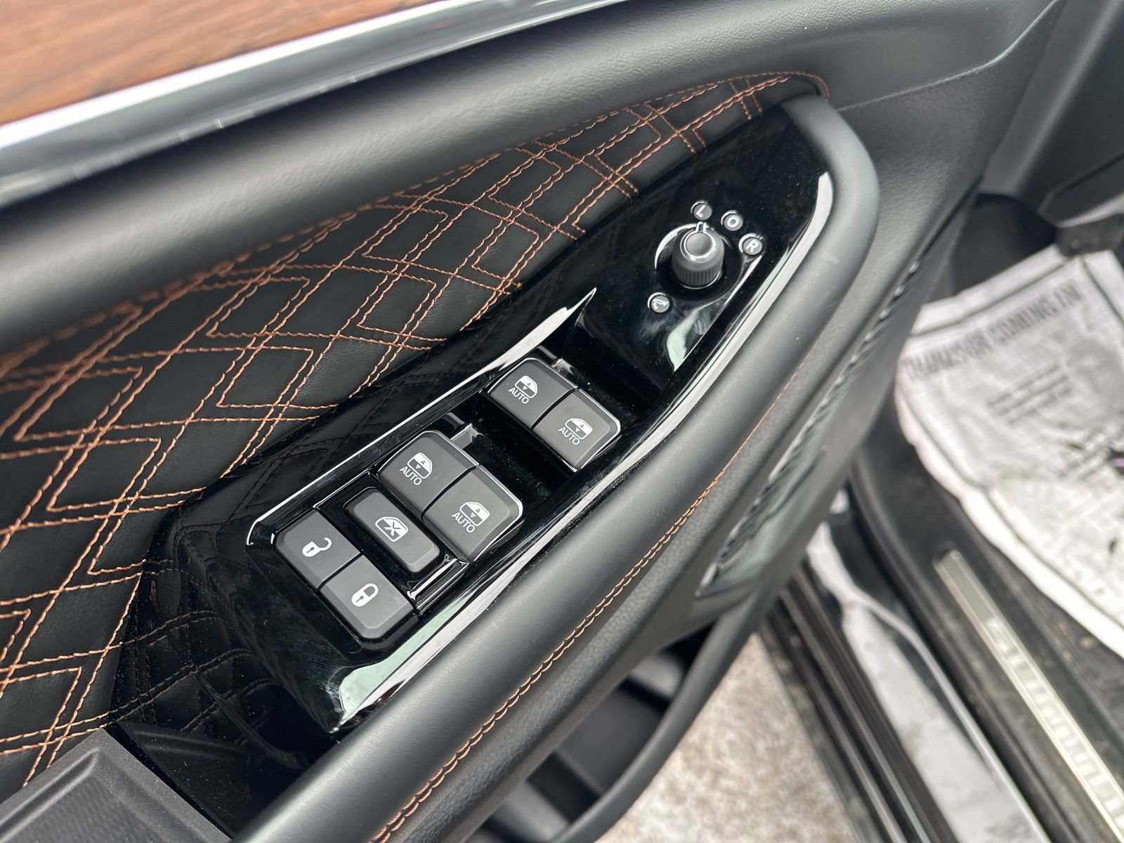 Used 2024 Jeep Grand Cherokee Summit w/ Luxury Tech Group V image 19