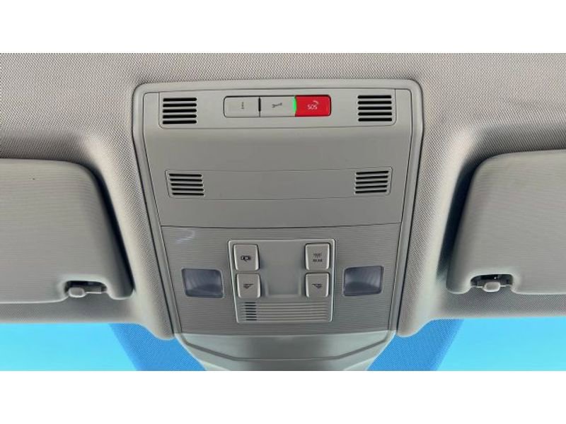 Used 2023 Volkswagen Jetta SE image 41