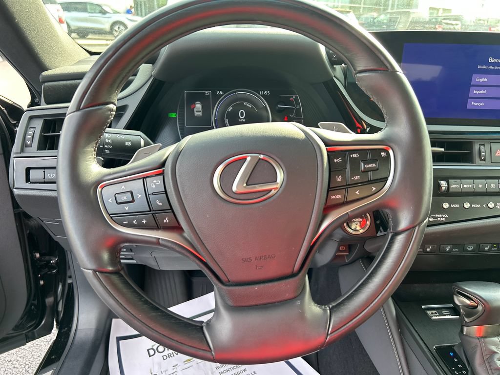 Used 2024 Lexus ES 300h w/ Accessory Package (Z2) FWD image 16