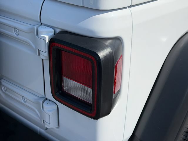 Used 2022 Jeep Wrangler Unlimited Rubicon w/ Cold Weather Group AWD/4WD image 7