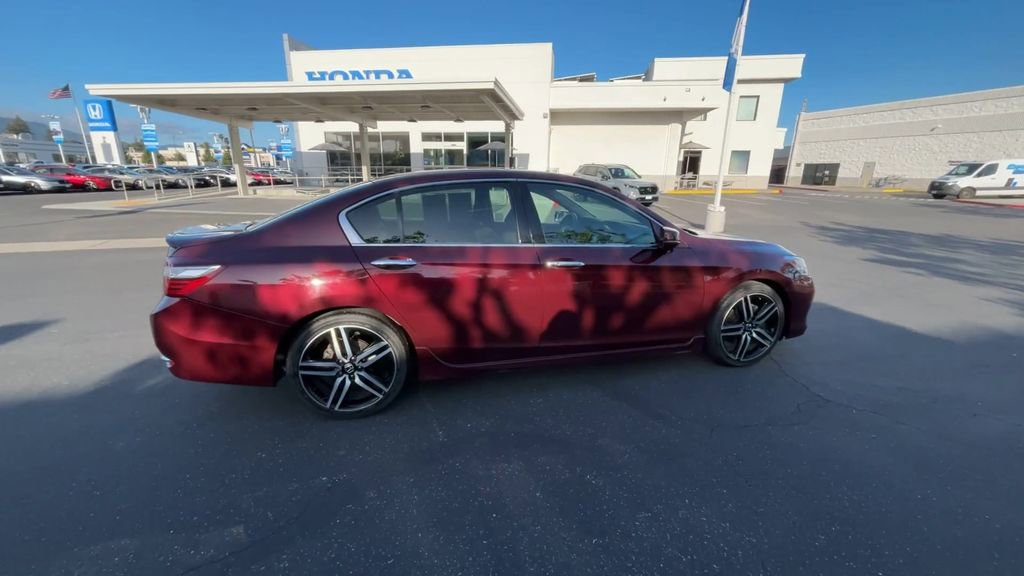 Used 2017 Honda Accord Touring image 9