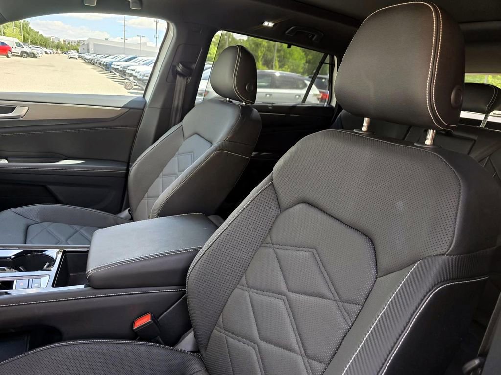Used 2025 Volkswagen Atlas Cross Sport SE AWD/4WD image 20