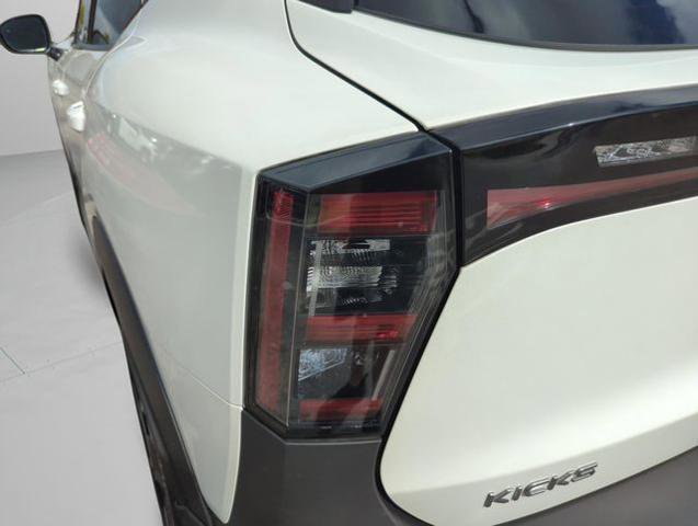 Certified 2025 Nissan Kicks SR image 18