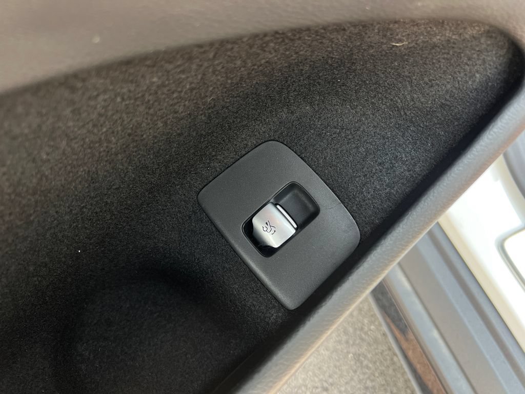 New 2026 Mercedes-Benz E 450 4MATIC All-Terrain Wagon image 13