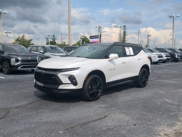Used 2024 Chevrolet Blazer RS w/ Driver Confidence II Package FWD image 2