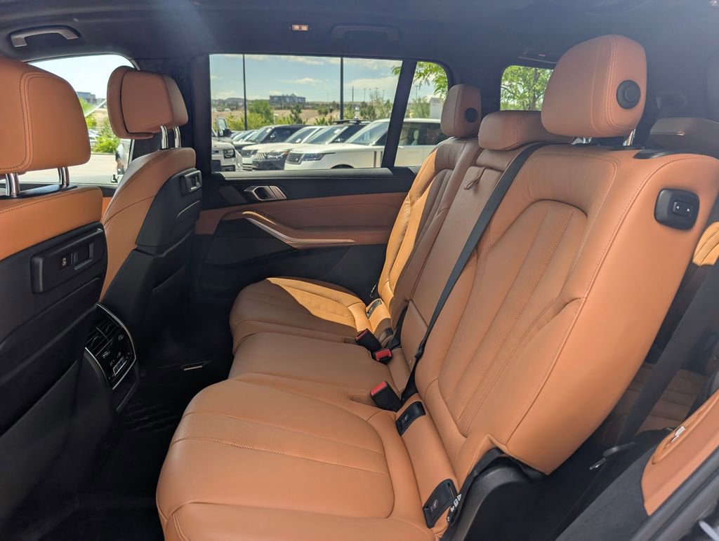 Used 2022 BMW X7 M50i w/ Dynamic Handling Package AWD/4WD image 20