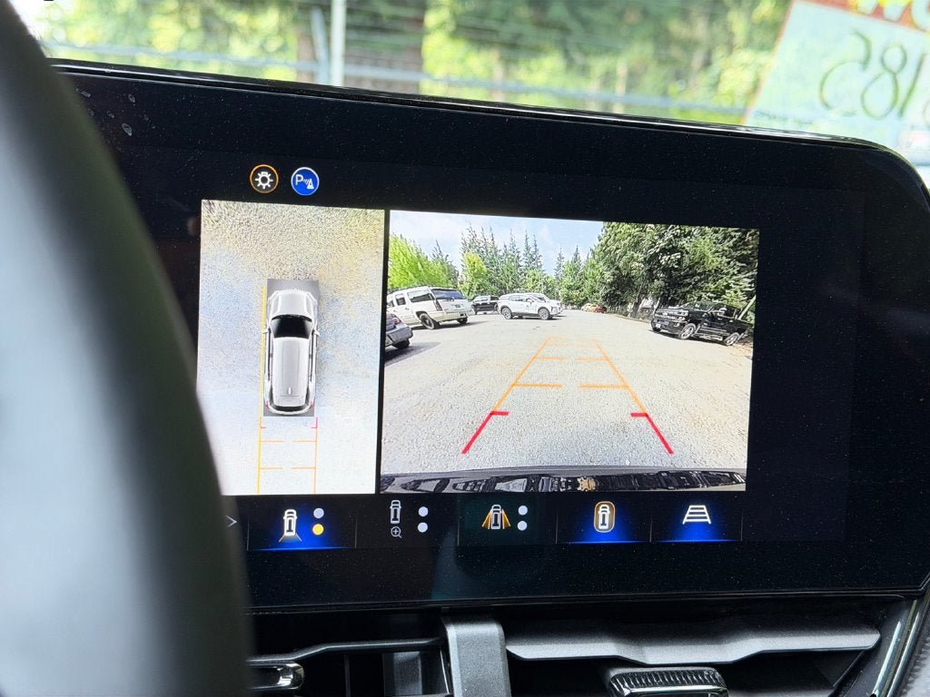 New 2026 Chevrolet Equinox RS w/ Convenience Package III AWD/4WD image 17