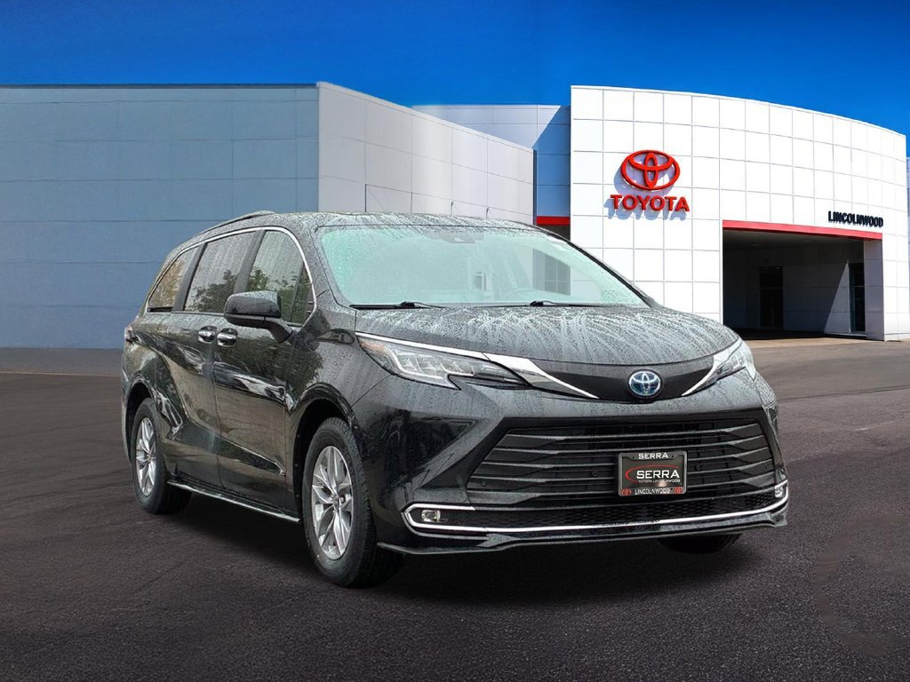 Used 2023 Toyota Sienna XLE FWD image 7